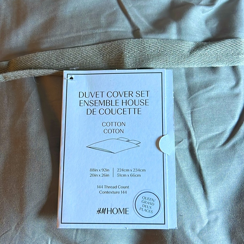 H&M Queen Duvet Cover NWT (with shams)